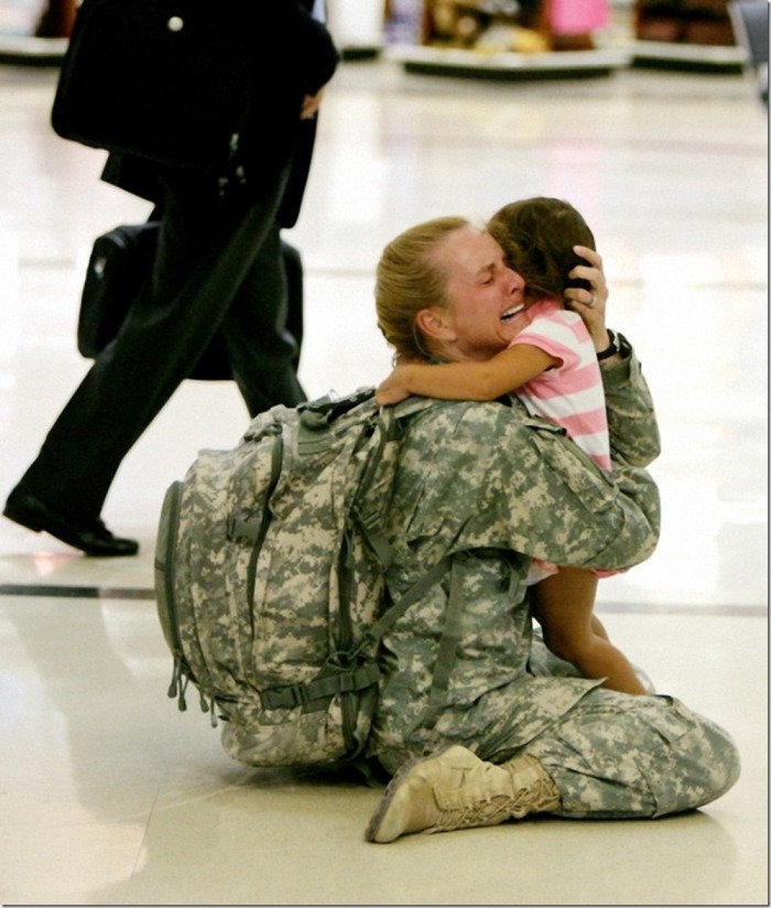 A mother meets her daughter after serving in Iraq