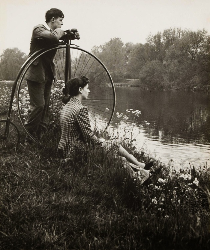 Day on the river (by Bill Brandt, 1941)