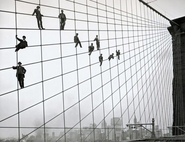 Painters on the cables of the Brooklyn bridge, New York, 1914